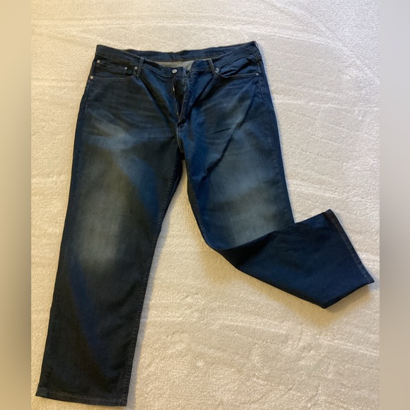 Levi 559 in like new condition, 5 pocket blue jeans size 44x32 - Picture 1 of 2